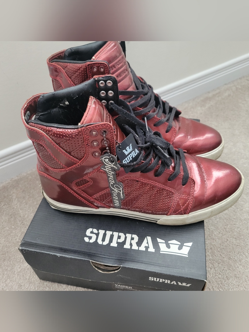 SUPRA Skytop High-Top Sneakers in Metallic Burgundy Muskas